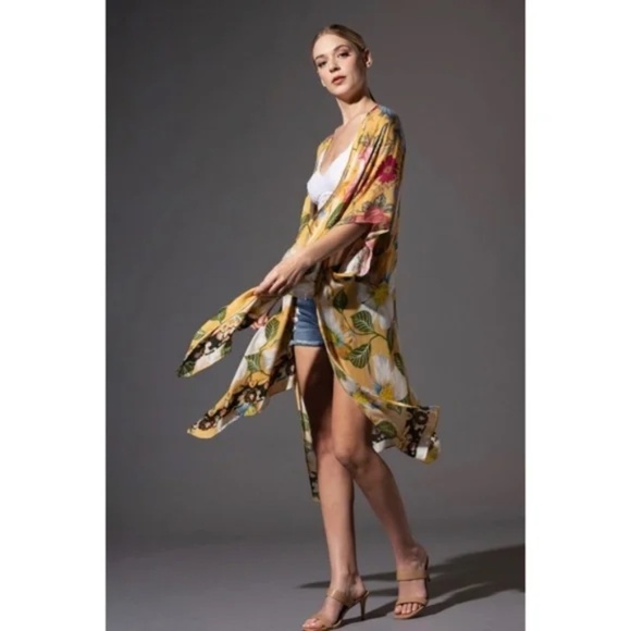 Chicory Yellow Floral Border Open Wrap Kimono Top One Size - Picture 6 of 6